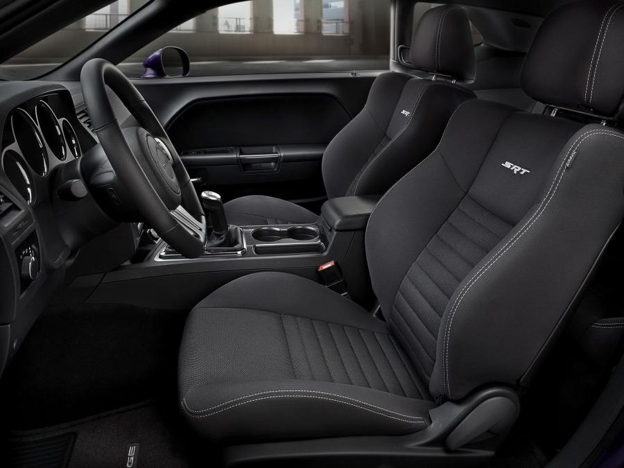  Dodge Challenger SRT8 Core 2013 года  (фото 4 из 7)